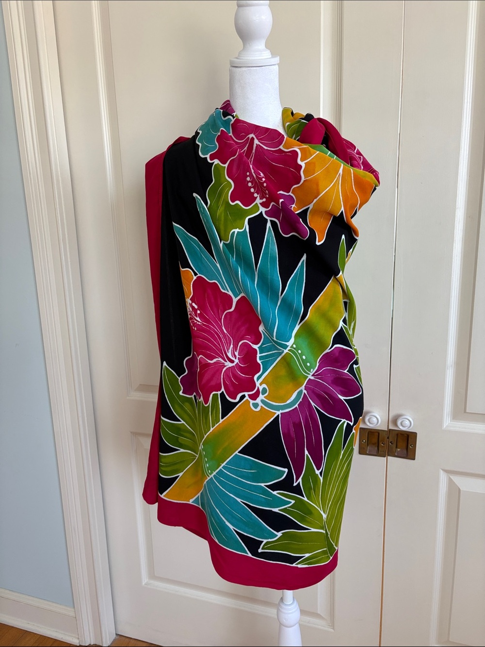 DANCING GECKO COLORFUL SARONG WRAP/SHAWL